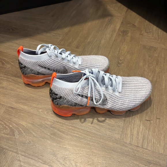 Nike Women's Air VaporMax 2023 Flyknit Shoes - Picture 4 of 9